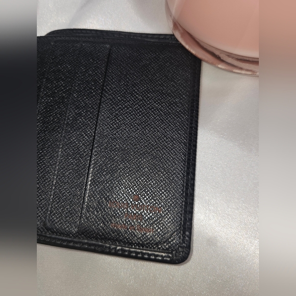 Like New Louis Vuitton Epi Bifold Wallet! - Picture 7 of 16